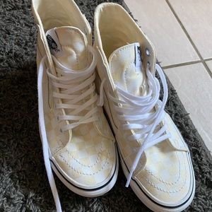 Vans 7.5 new it’s like a light yellow or light brown